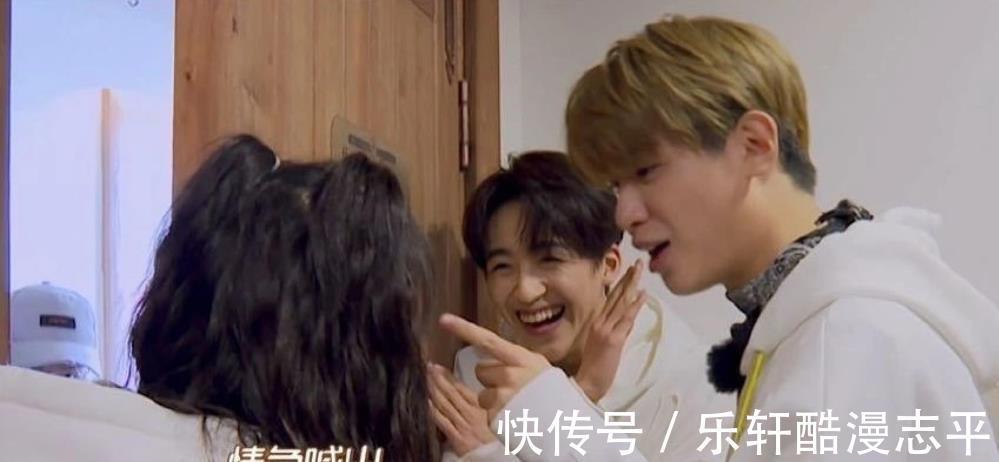 何炅|《極限挑戰(zhàn)寶藏行》開播，何洛洛真名上熱搜，曾被誤會是何炅親戚