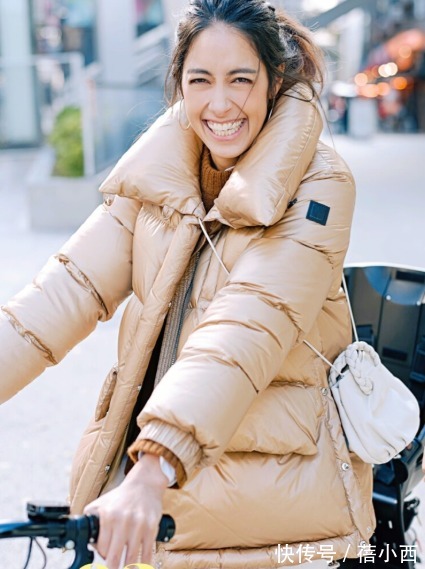 半身裙 为什么日本女生穿“羽绒服”,好像很普通却越看越耐看?来看答案