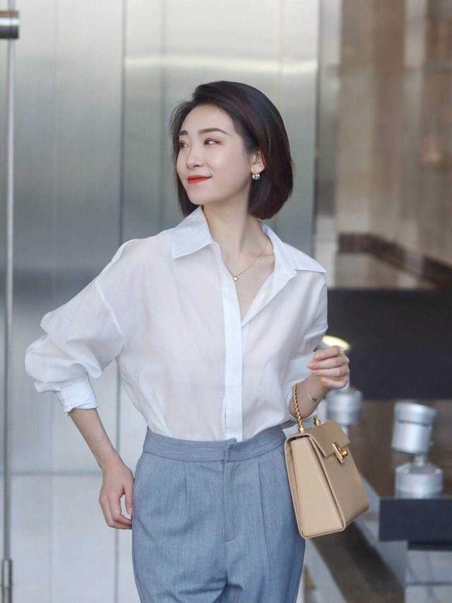 小白|白色衬衫的“高级穿搭”,搭配西装裤干练精致,职场圈里yyds