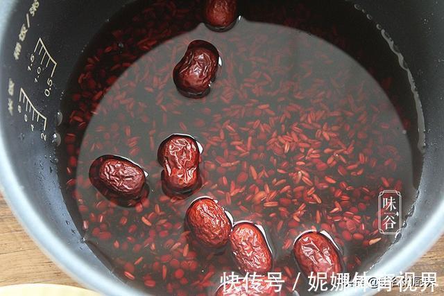 长寿米|秋凉了,早上喝这粥最养人,成本5块钱,香甜好喝,营养足好消化