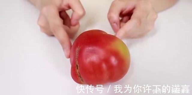 买西红柿要选“母”的，顶部看一眼就辨出，不怕挑到催熟的西红柿