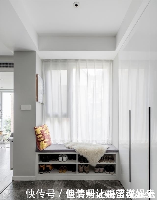 衣帽间|她家150㎡轻奢风，玄关就露着不俗的品味，客厅是她最钟爱的地方