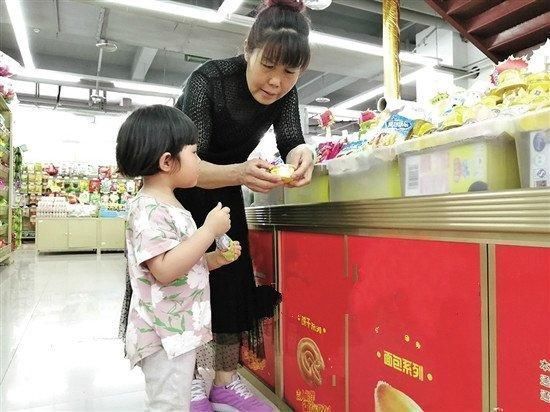 报警器|“你家娃偷拿东西,请接受搜身”,妈妈一句话,工作人员立马放行