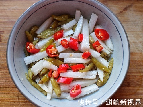 教你白萝卜新吃法,酸辣爽脆,开胃又下饭,放冰箱几个月都不坏