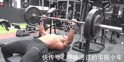 大臂|靠饱满胸肌成为世界冠军享誉健身圈塑造胸肌无关动作需要细节