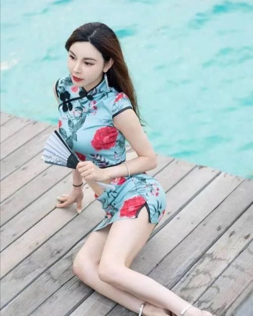美女 模特身材的美女短裙秀出大长腿,旗袍太迷人,尽显性感身段