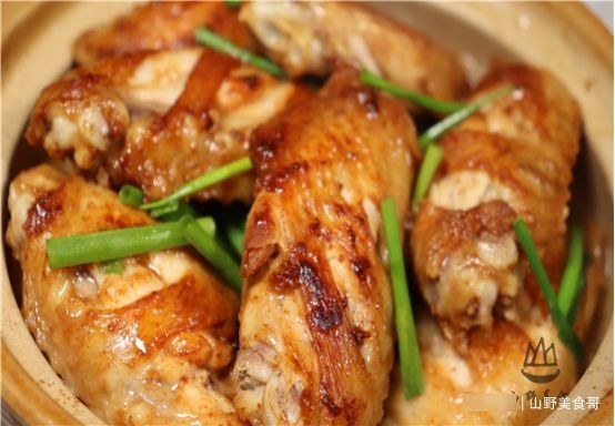 盐局鸡翅这样做实在太美味，皮爽肉香，回味无穷，学会可以开店了
