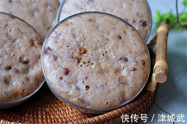 儿子爱上这早餐,粉粉糯糯特松软,10分钟连碗端上桌,好吃!