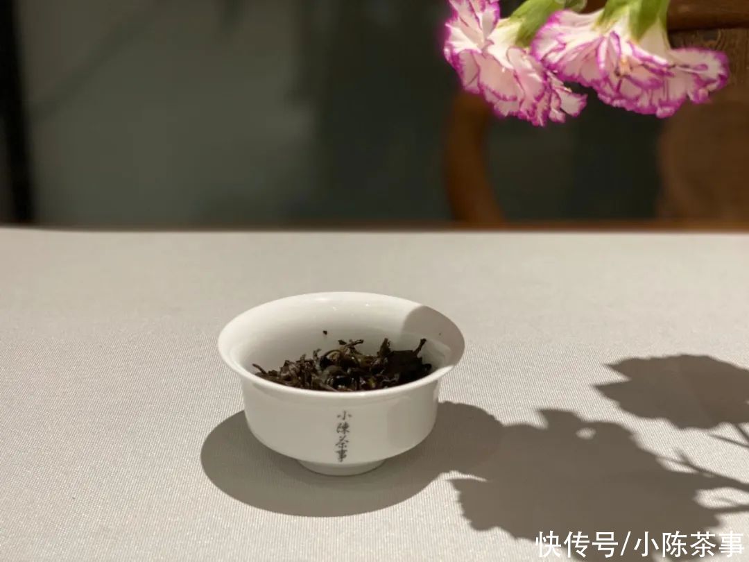 刺激、收敛性强，茶掌柜为劣质岩茶找的借口，真是“煞费苦心”