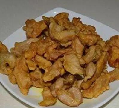 糖醋里脊色泽红亮,酸甜可口,最吸引人的是外焦脆,里软嫩的口感