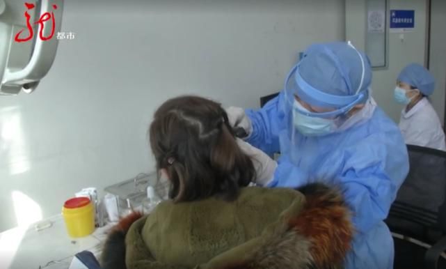 沉睡的小耳朵被唤醒！19个月大的宝宝第一次听到世界美妙的声音！