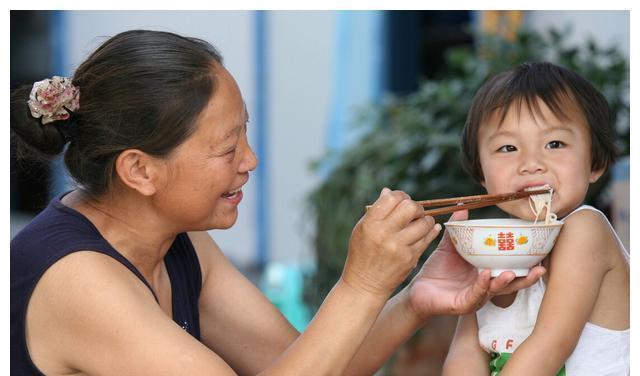 我的兄弟|为啥尽量让亲妈自己带孩子？给你3个理由，看完再做选择也不迟