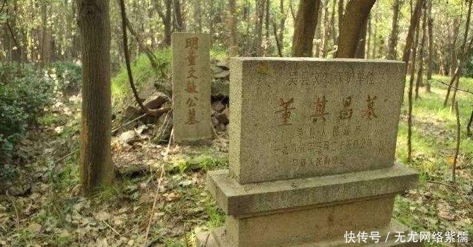 一个劣迹斑斑的人,死后却受到了无数人崇拜,其遗物更成无价之宝