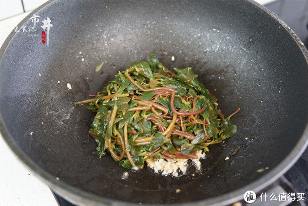 正当季|日常三餐 篇四十三：夏天，这野菜正当季，路边摘一把，回家与鸡蛋一起炒，真香啊