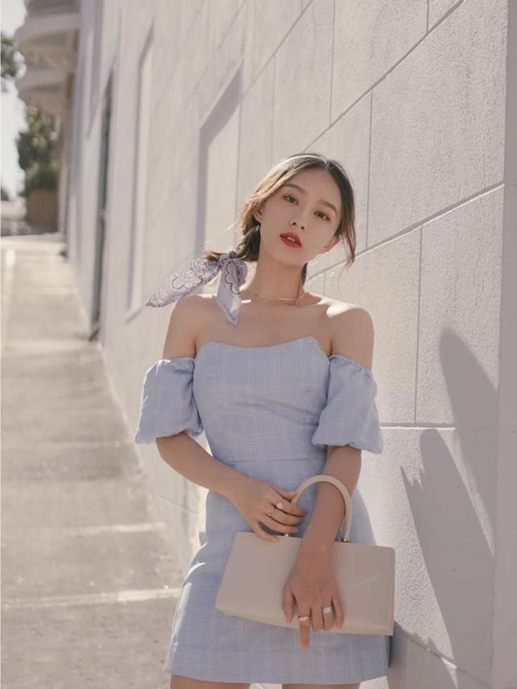 时尚|街拍：气质辣妈, 穿搭包臀裙, 尽显黑与白的时尚美