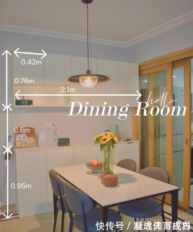 阳台上|她家不吊顶,只走石膏线,墙面不造型,只刷乳胶漆,太简洁耐看了