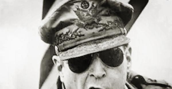 牛皮|麦克阿瑟口出狂言,要在感恩节饮马鸭绿江边,结果牛皮吹破了