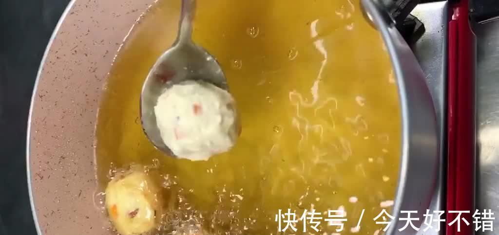 炸豆腐蔬菜丸子，外酥里嫩不回软，吃多不上火，咬上一口满嘴留香