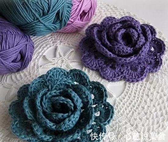 包包$55款超美的钩花包包,只要会钩不同的花,拼缝在一起,就能做出