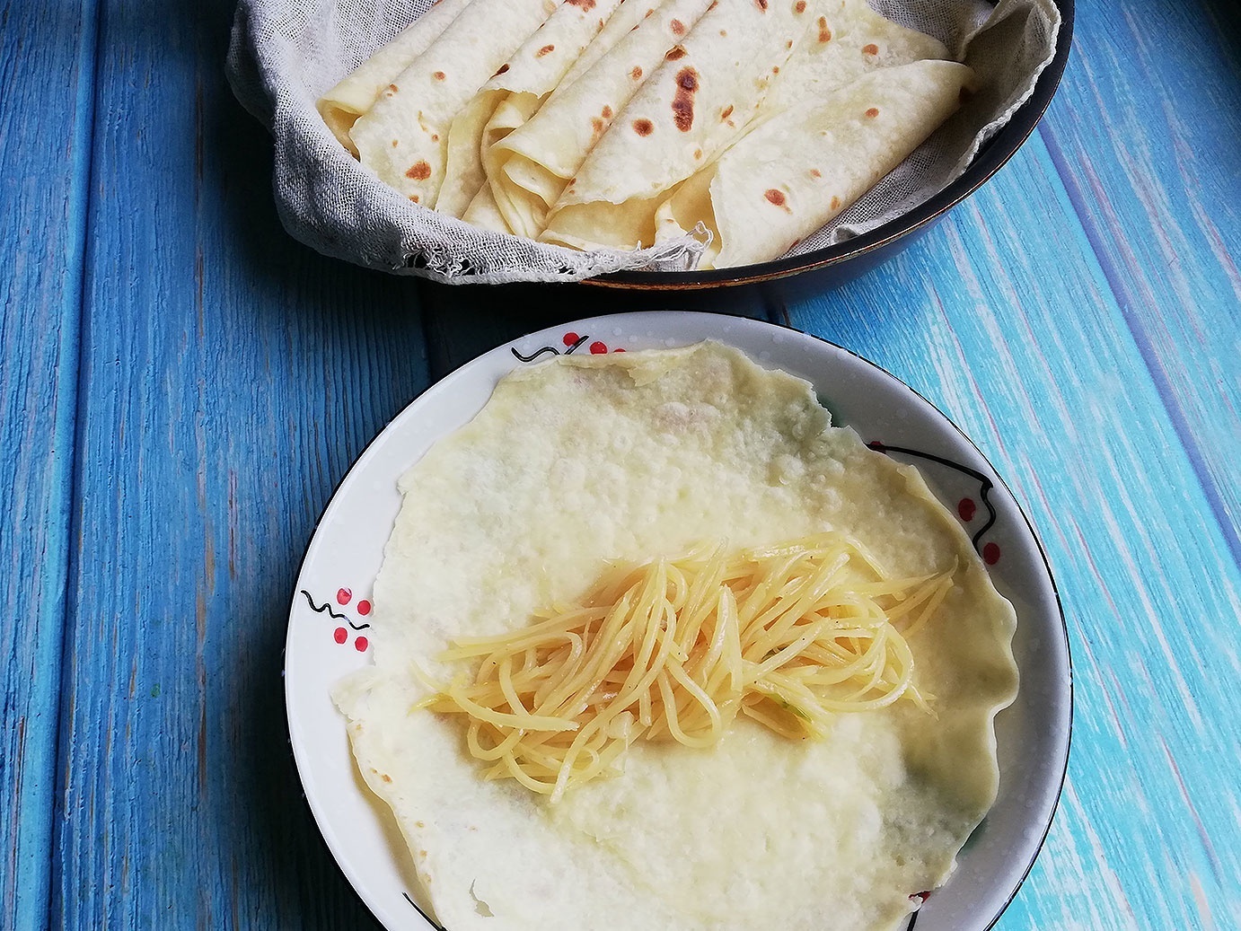 2个鸡蛋，一碗面，教你40秒烙一锅，不用一滴油，烙的饼柔软劲道