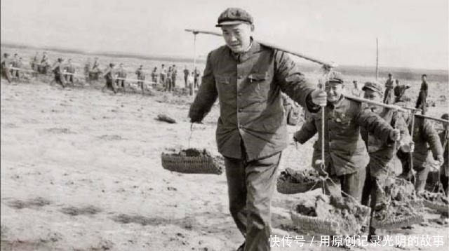 一九三八年,一位国军排长加入中共,建国后