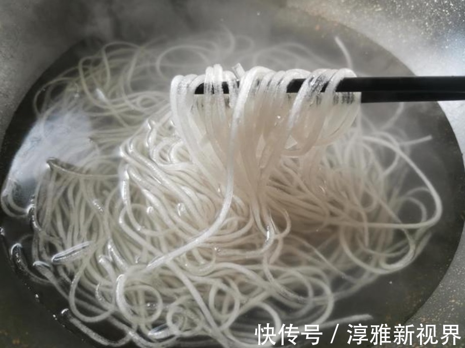 爸做的素包子,皮包馅香,一口气能吃8个,今天教你详细做法