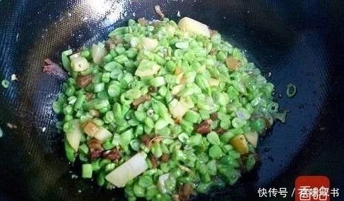 豆角新吃法，不用炒不用炸，美味可口比肉还香