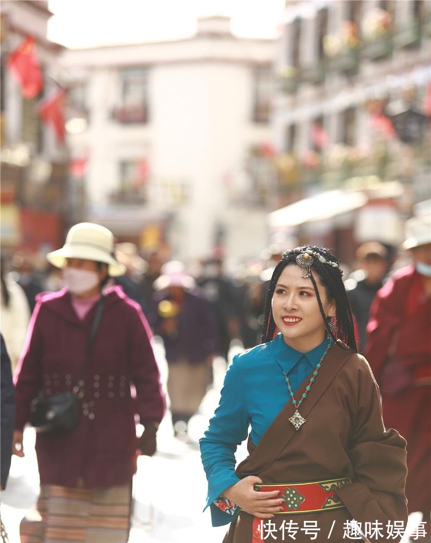 玛吉阿米|拉萨旅游必做的两件事，夜游布达拉宫，拍一套藏服写真，你赞同吗