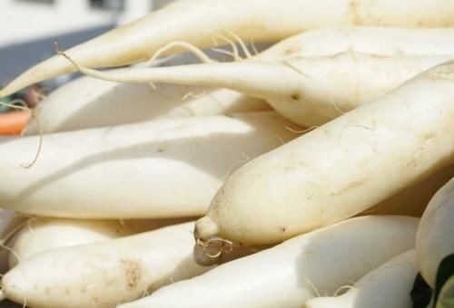 买萝卜时,遇到这4种坚决不买,掉头就走,菜贩:这人不好忽悠