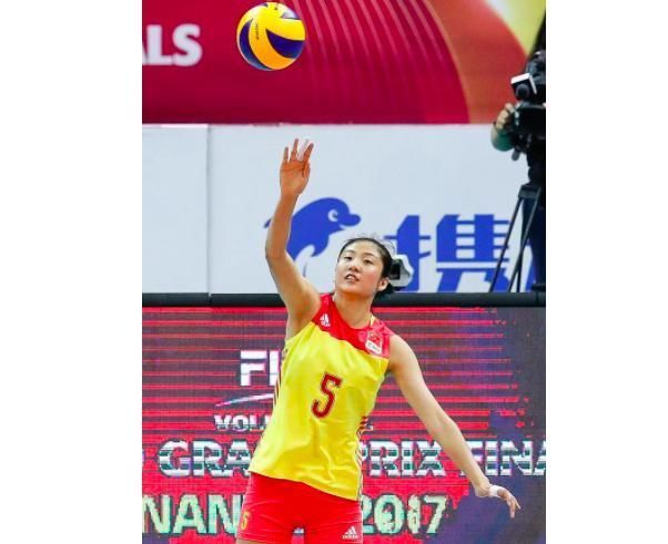 副攻|破案了,中国女排1米94巨人3场打0分钟,郎平弃用她真实原因曝光