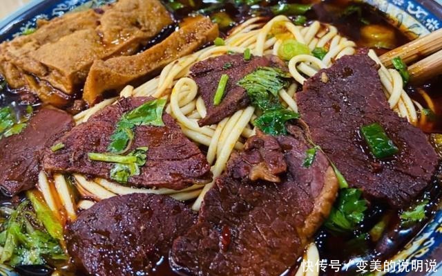 合肥排名第一的牛肉面,一大碗只要13块钱,不到饭点也挤满了人