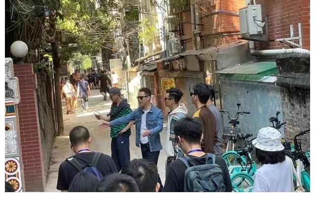 裴文|大湾区五人组新综开录!网友晒哥哥手写试营业邀请函、排练照