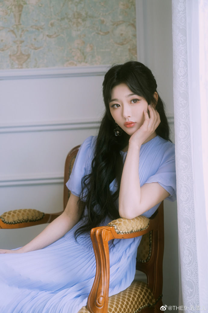 紫色|孔雪儿穿紫色长裙 扎公主头梦幻可爱