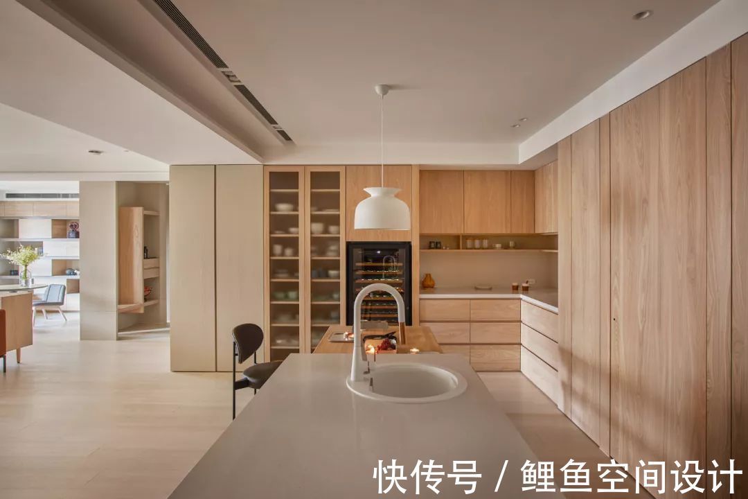 客厅|180㎡现代简约，暖色调的浪漫，温馨舒适自然