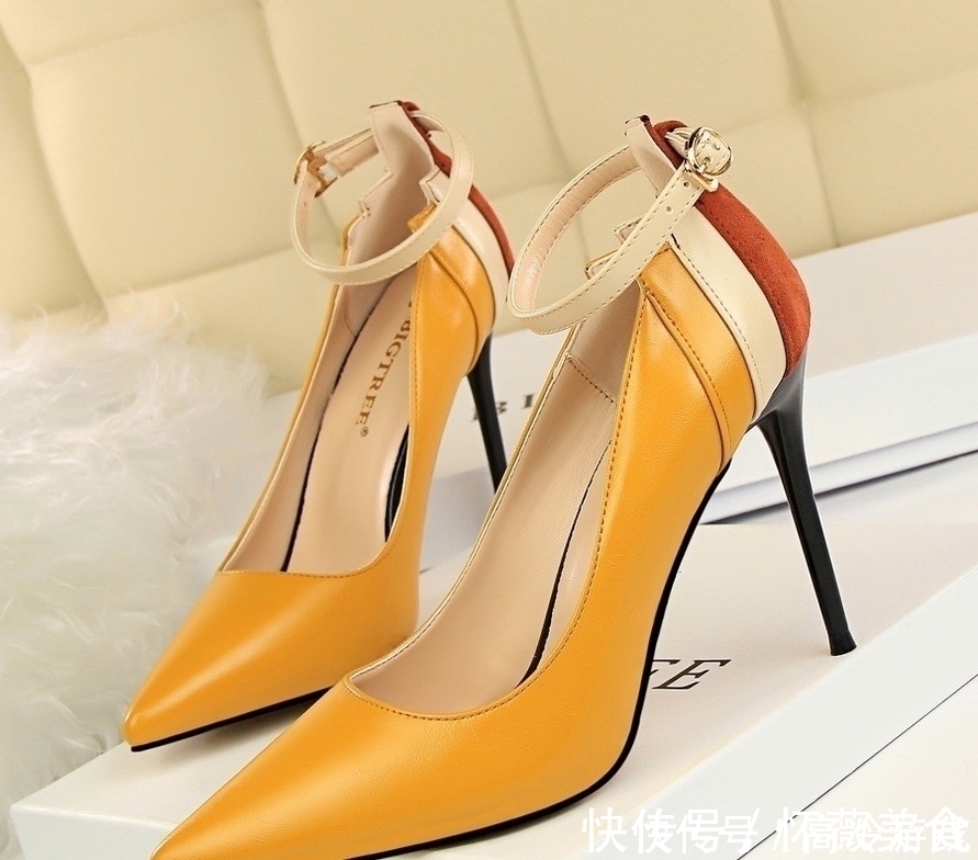 百搭 女人身材丰满,就要穿这种高跟鞋,性感妩媚,显高显瘦,贼美