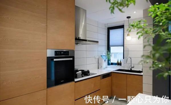 露台|140平简约风三居室，封闭露台扩大客厅休闲工作两不误