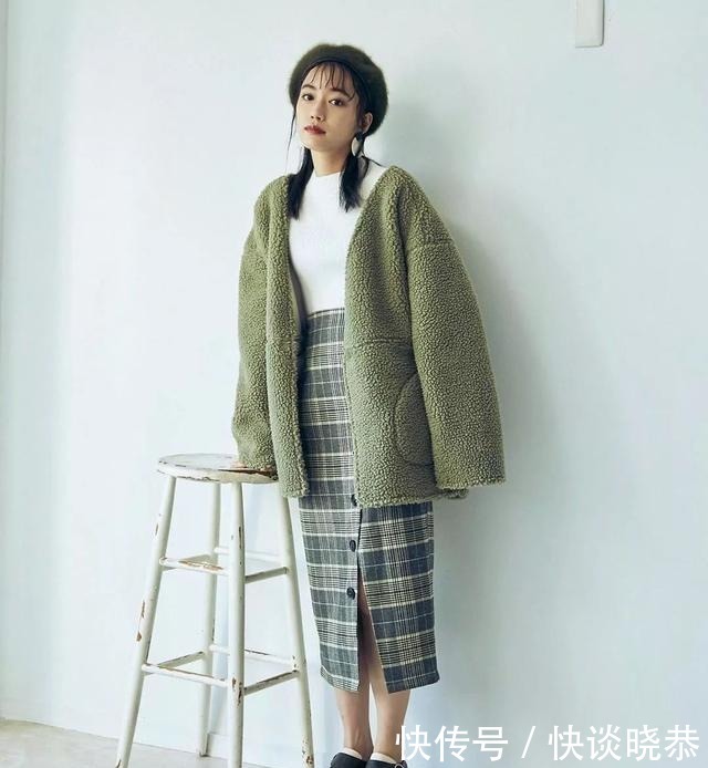羊羔|别再说“羊羔毛”臃肿显胖了!这样穿!显瘦又高级!