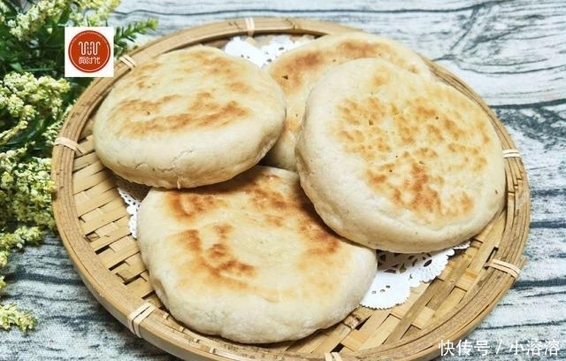 美食生活|发面烙饼,我有妙招,既省油又暄软,外酥里嫩凉了不会硬!
