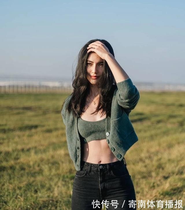 优雅 春天穿“针织衫”怎么搭更好看?学会挑选搭配很关键,优雅又时髦