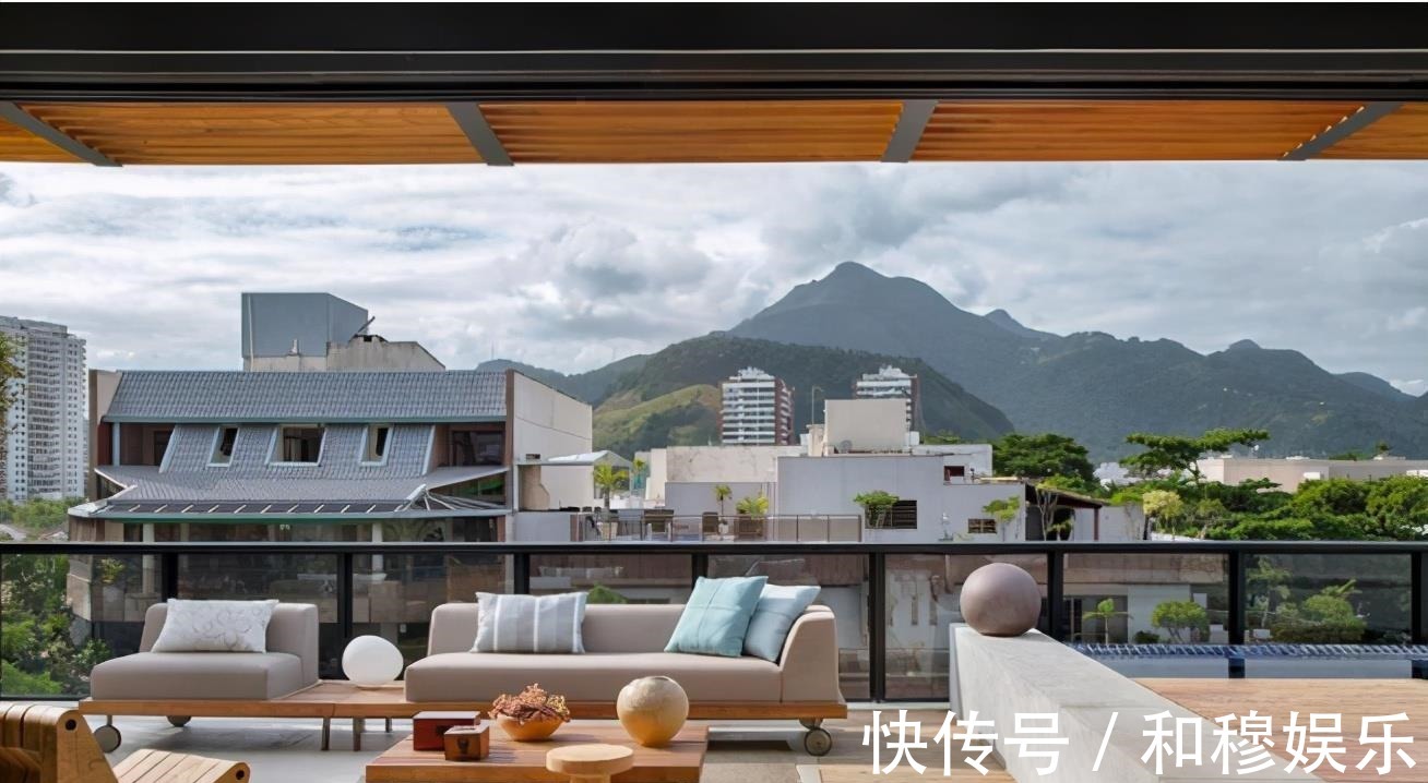 延伸|国外这么装阳台太牛了,瞬间多了置物台+休闲区,但网友:装不起