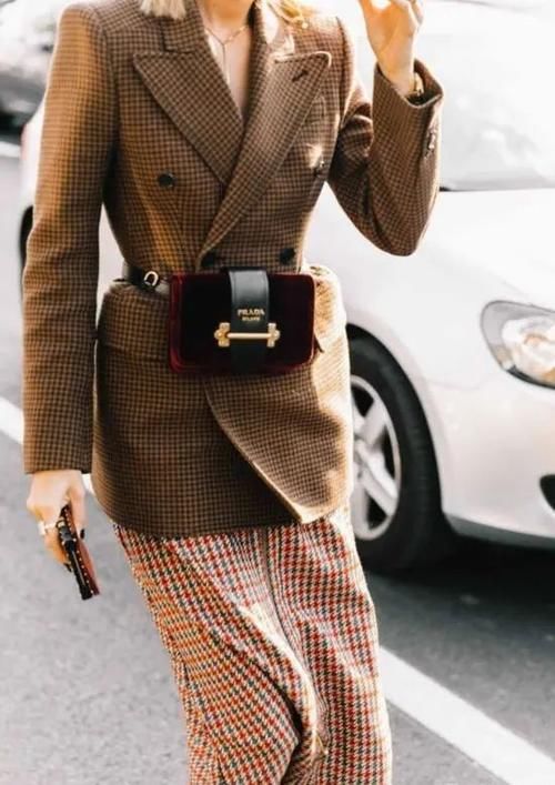 最适合秋冬季节的大地色系这样穿，想不吸睛都难