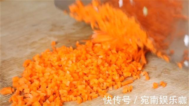 白菜|白菜浑身都是宝，教你秘制做法，不炒不炖，鲜嫩多汁，营养丰富