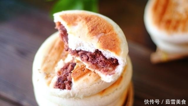 一碗面粉,一碗豆沙,做少油少糖的发面饼,老人孩子放心吃