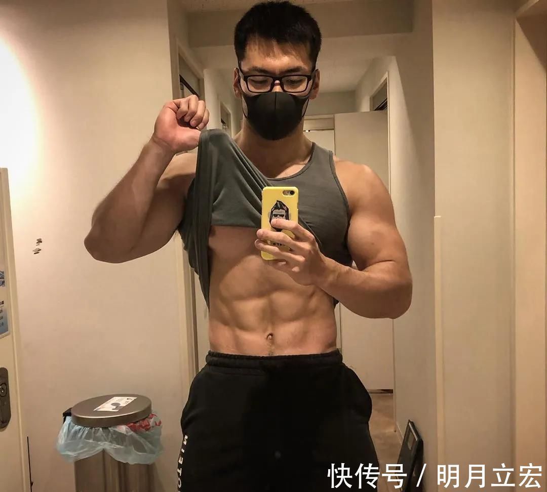 t181cm日本肌肉壮男走红,每天深蹲练出大粗腿,网友不淡定了