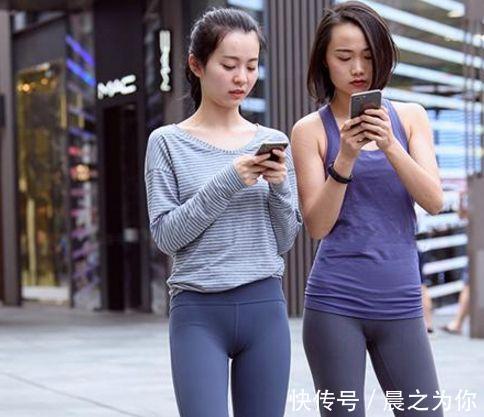 时髦 打底裤的设计,给人一种很美雅观的感受,散发年青人时髦的气息