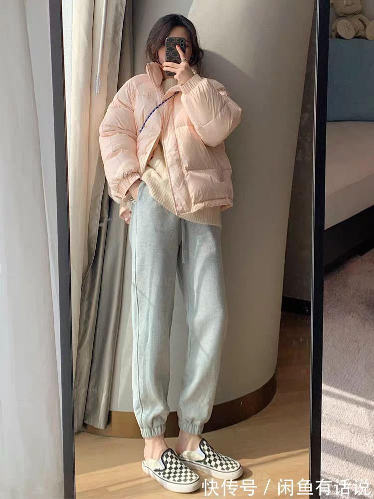下装 穿羽绒服别配打底裤,太土!今年流行搭配这4种下装,保暖又洋气