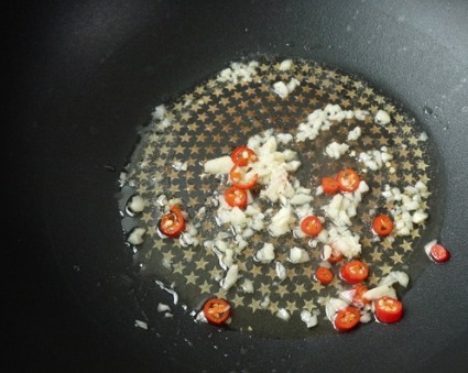 白菜炖豆腐，不要直接下锅炖！学会一招，汤汁香浓，嫩滑好吃