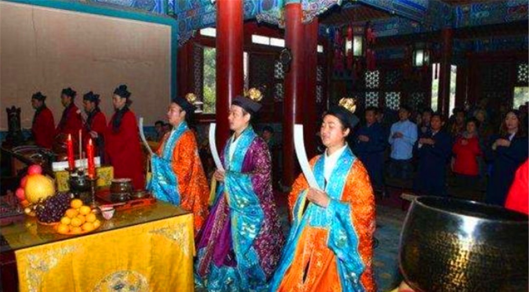 笏板|为什么宋朝大臣上朝时手里会拿一块板子?有何用处?