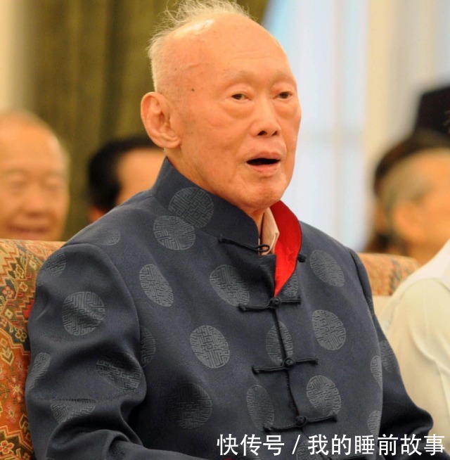 国父|新加坡国父李光耀19岁时差点被日军屠杀，晚年直言日本没有前途