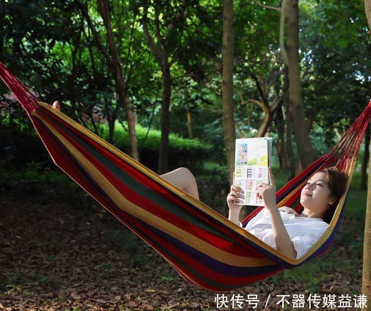 灯光|难怪有钱人退休，都喜欢回乡下住！瞧瞧老领导人家这庭院，真气派